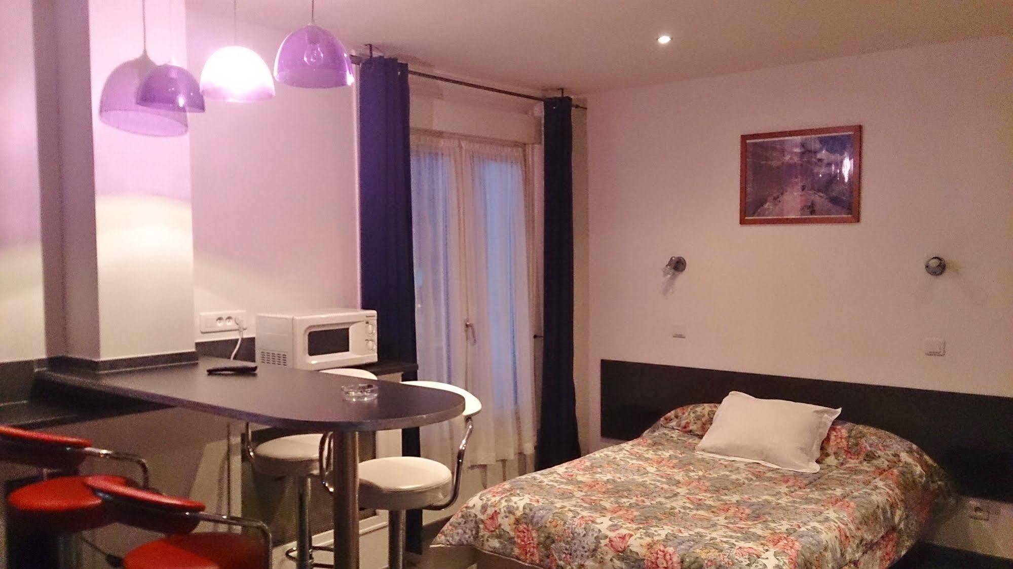 סן-דני Hotel Moderne מראה חיצוני תמונה