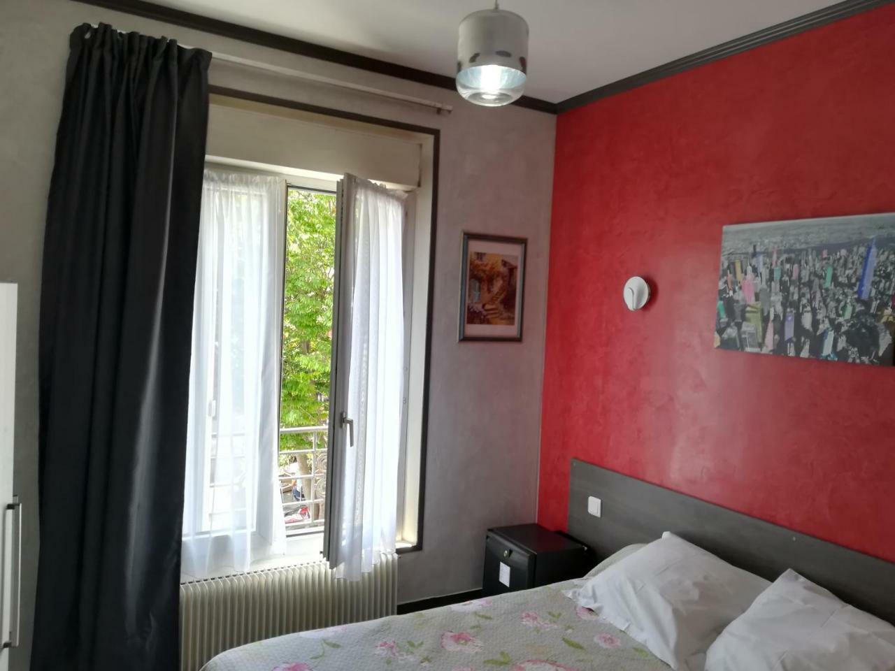סן-דני Hotel Moderne מראה חיצוני תמונה