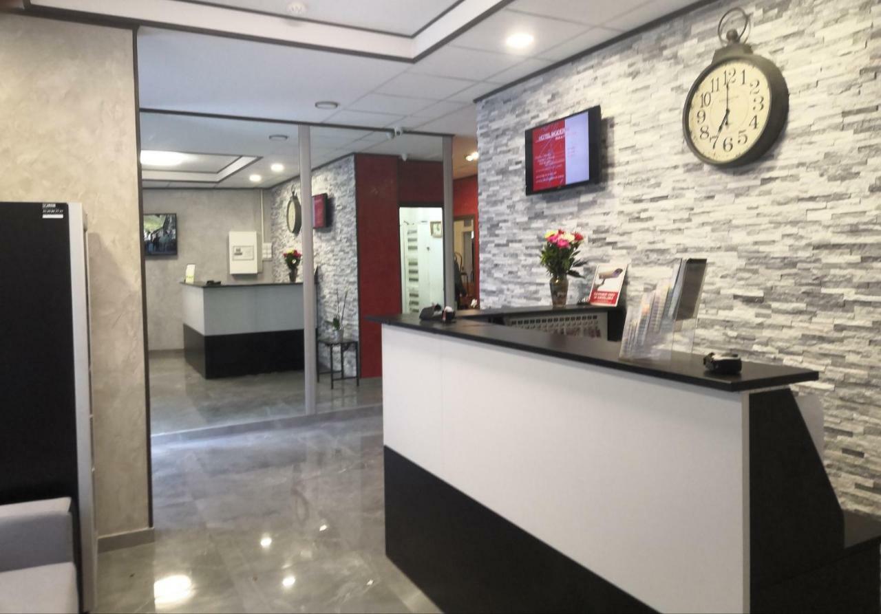 סן-דני Hotel Moderne מראה חיצוני תמונה